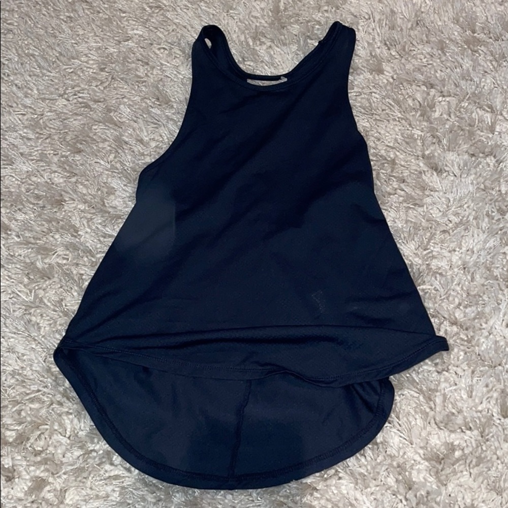 I’m black athletic top with patterned back